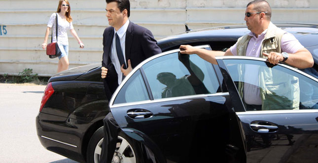 Luli Basha si kryprokuror: Shpërndan në media “lista të zeza” politikanësh dhe drejtues mediash që do përfundojnë pas hekurave Luli Basha si kryprokuror: Shpërndan në media “lista të zeza” politikanësh dhe drejtues mediash që do përfundojnë pas hekurave