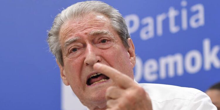 Mero Baze rrëzon anektodën e Berishës: Gënjeu sërish për të poshtëruar Bill Clinton e SHBA!