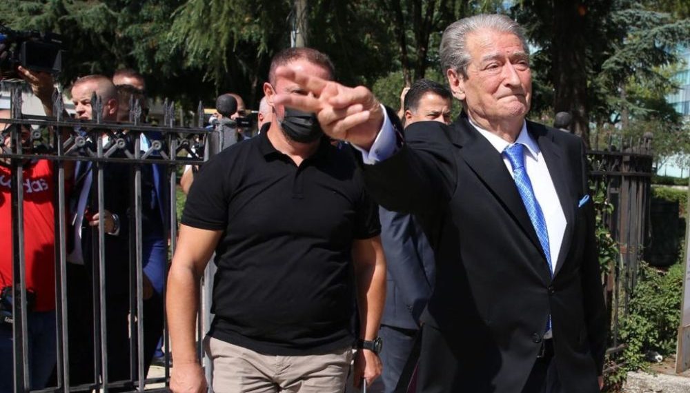 Feston sot ditëlindjen e sajuar para Hoxhës dhe Alisë! Sali Berisha tregon sa vjeç mbush dhe jep një mesazh: Në një mision vendimtar për fatin e Partisë Demokratike Feston sot ditëlindjen e sajuar para Hoxhës dhe Alisë! Sali Berisha tregon sa vjeç mbush dhe jep një mesazh: Në një mision vendimtar për fatin e Partisë Demokratike