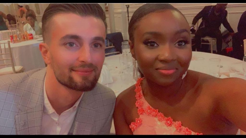 “Të premtoj se zemrën tënde do ta trajtoj me kujdes dhe do ta ruaj me dashuri”, çfarë shkruante i riu shqiptar në FB për të dashurën ganeze “Të premtoj se zemrën tënde do ta trajtoj me kujdes dhe do ta ruaj me dashuri”, çfarë shkruante i riu shqiptar në FB për të dashurën ganeze