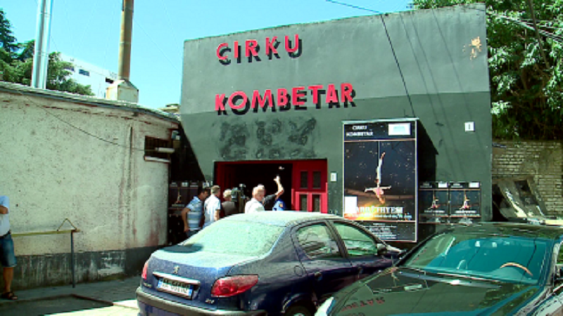 Prishja e Cirkut Kombëtar nga përmbaruesit, Ministrja e Kulturës: Vijojmë betejën ligjore, po punohet për një shtëpi të re Prishja e Cirkut Kombëtar nga përmbaruesit, Ministrja e Kulturës: Vijojmë betejën ligjore, po punohet për një shtëpi të re