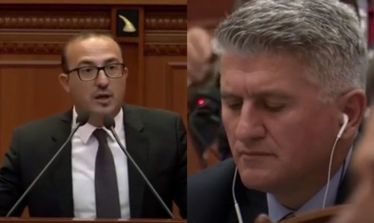 VIDEO/ Deputeti i PD ka mbajtur një tjetër fjalim “interesant”: Agron Gjekmarkaj dëgjon muzikë me kufje dhe s’rresht së tunduri kokën