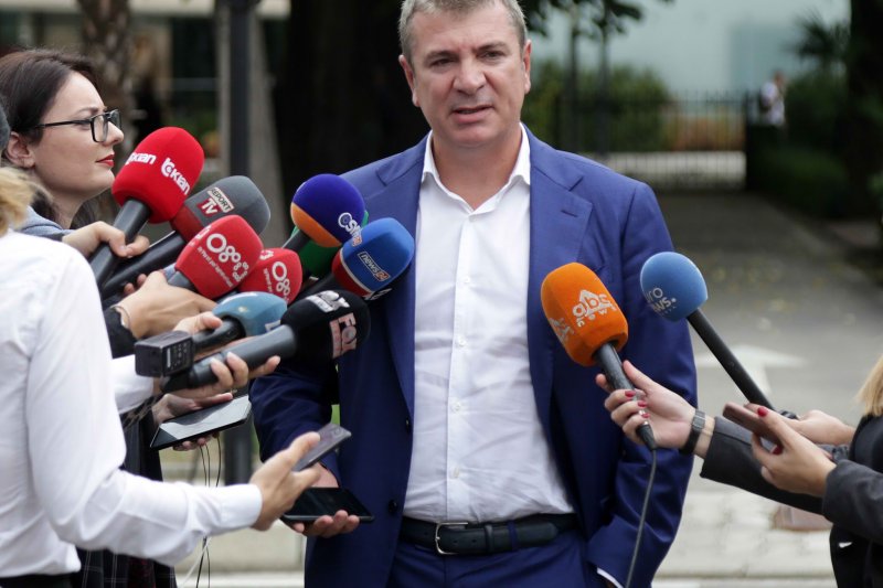 Dy pagesa të bëra nga Klodian Zoto për hotele në Frankfurt dhe në Vienë, me emër klienti Damian Gjiknuri?! Një gënjeshtër, i ka paguar ministria Dy pagesa të bëra nga Klodian Zoto për hotele në Frankfurt dhe në Vienë, me emër klienti Damian Gjiknuri?! Një gënjeshtër, i ka paguar ministria