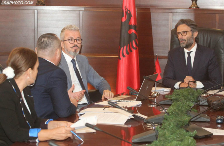 ‘Konflikti i interesit’, ONM i paditi! Metani s’ka nga i’a mban: Nis procedimi disiplinor ndaj tre anëtarëve të KLP ‘Konflikti i interesit’, ONM i paditi! Metani s’ka nga i’a mban: Nis procedimi disiplinor ndaj tre anëtarëve të KLP