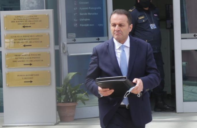 Adriatik Llallës në arrati i refuzohet kërkesa e pezullimit të dënimit me dy vite burg Adriatik Llallës në arrati i refuzohet kërkesa e pezullimit të dënimit me dy vite burg