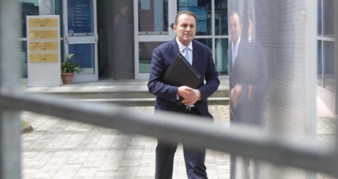 Teksa policia pret të kthehet, SPAK nis procedurat për shpalljen e Adriatik Llallës në kërkim ndërkombëtar Teksa policia pret të kthehet, SPAK nis procedurat për shpalljen e Adriatik Llallës në kërkim ndërkombëtar