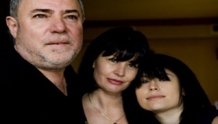 Kujtime dhe lot, Rozeta Feri bën daljen e parë publike pas vdekjes së aktorit të njohur Xhevdet Feri Kujtime dhe lot, Rozeta Feri bën daljen e parë publike pas vdekjes së aktorit të njohur Xhevdet Feri