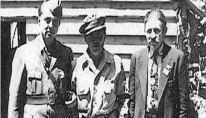 “Merri mbilli në Amerikë”, historia e Enverit me ushtarakun amerikan të OSS që i shkoi në zyrë me një qese bathë për të ironizuar hunjtë që u ngulën rreth aeroportit të Tiranës “Merri mbilli në Amerikë”, historia e Enverit me ushtarakun amerikan të OSS që i shkoi në zyrë me një qese bathë për të ironizuar hunjtë që u ngulën rreth aeroportit të Tiranës