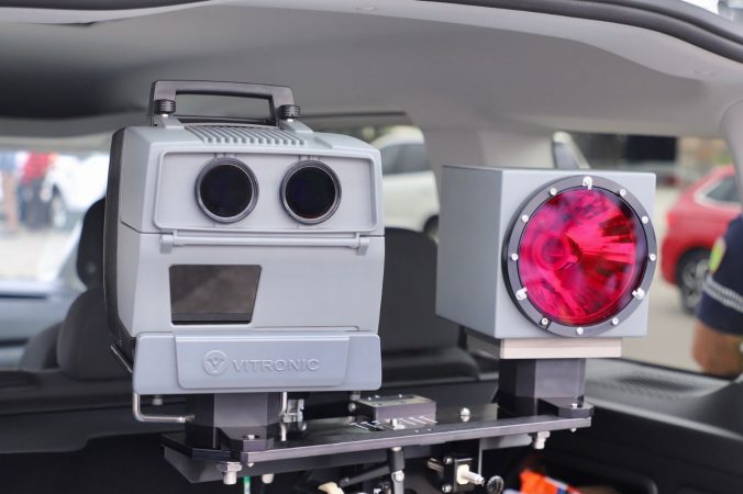 Vjen në Shqipëri super-pajisja që “nuk njeh mik” dhe kap çdo shkelje rrugore, brenda 1 ore regjistroi 305 raste, gjoba të vjen në shtëpi! Vjen në Shqipëri super-pajisja që “nuk njeh mik” dhe kap çdo shkelje rrugore, brenda 1 ore regjistroi 305 raste, gjoba të vjen në shtëpi!