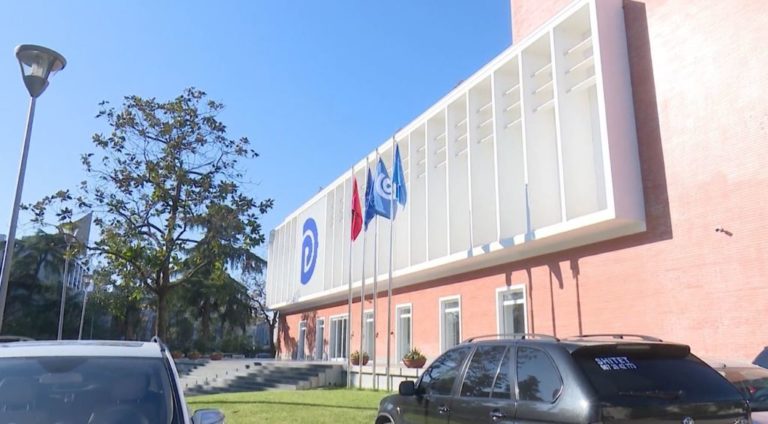 “E quajti anëtarësinë llum”, PD i përgjigjet Nokës: Është përdorur për ato që mbushën xhepat me paratë e korrupsionit gjatë qeverisjes së demokratëve “E quajti anëtarësinë llum”, PD i përgjigjet Nokës: Është përdorur për ato që mbushën xhepat me paratë e korrupsionit gjatë qeverisjes së demokratëve