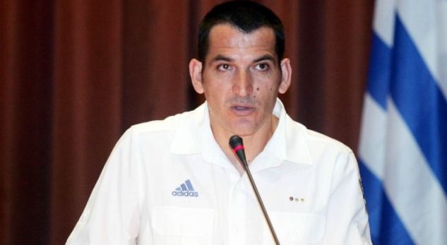 Rrëfimi i Piro Dhimës: Si e braktisa Shqipërinë me taksi, grekët ma sollën pasaportën në avion Rrëfimi i Piro Dhimës: Si e braktisa Shqipërinë me taksi, grekët ma sollën pasaportën në avion