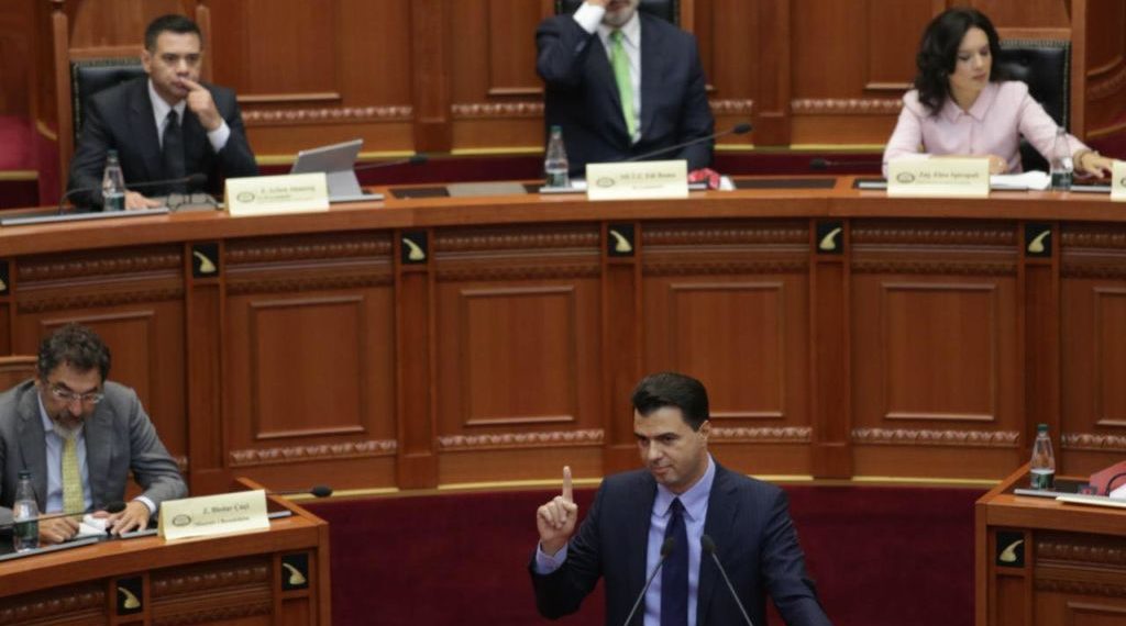 “Ti nuk takon dot njerëzit e partisë tënde”, kryeministri Rama paralajmëron hapur Bashën dhe nuk i lë gjë pa thënë: Atë fjalën hajdut gëlltite brenda! “Ti nuk takon dot njerëzit e partisë tënde”, kryeministri Rama paralajmëron hapur Bashën dhe nuk i lë gjë pa thënë: Atë fjalën hajdut gëlltite brenda!