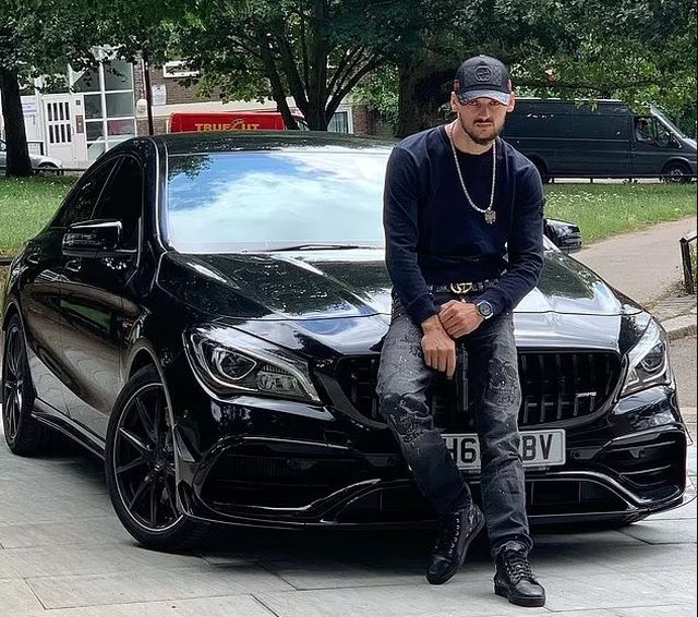 “Daily Mail” i nxori “të palarat” në kamerën e fshehtë, përgjigjet “Baroni tropojan i drogës”: Jam hidraulik, mezi paguaj kredinë “Daily Mail” i nxori “të palarat” në kamerën e fshehtë, përgjigjet “Baroni tropojan i drogës”: Jam hidraulik, mezi paguaj kredinë