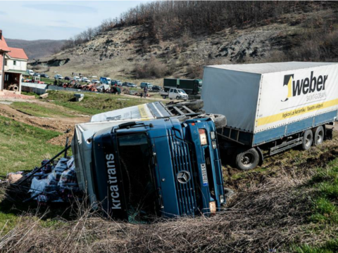 VIDEO/ Qeveria ‘Kurthi’: Si e prishi VV-ja një të diele të 2016-s për Marrëveshjen e Targave që më pas do ta nënshkruante vetë VIDEO/ Qeveria ‘Kurthi’: Si e prishi VV-ja një të diele të 2016-s për Marrëveshjen e Targave që më pas do ta nënshkruante vetë