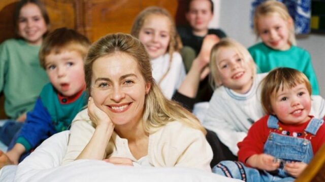 Jeta e Ursula von der Leyen, Presidentja e KE-së: Nënë e shtatë fëmijëve, fle në një studio të vogël dhe fundjavën e kalon në fshat Jeta e Ursula von der Leyen, Presidentja e KE-së: Nënë e shtatë fëmijëve, fle në një studio të vogël dhe fundjavën e kalon në fshat