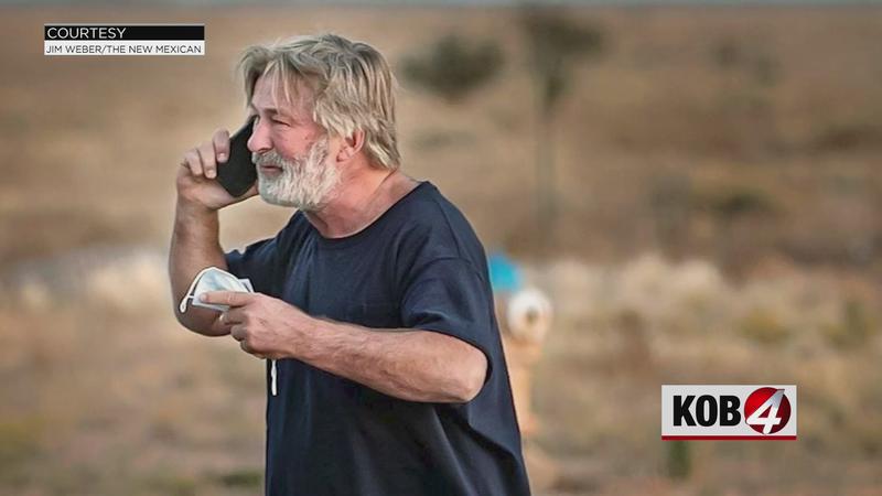 Xhirimet e filmit kthehen në tragjedi/ Aktori qëllon me armë, 1 i vdekur, plagoset edhe regjisori Xhirimet e filmit kthehen në tragjedi/ Aktori qëllon me armë, 1 i vdekur, plagoset edhe regjisori