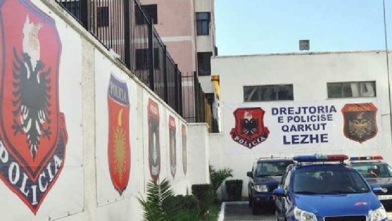 VIDEO/ ‘Far west’ në Lezhë, kishin konflikt me pronarin i shkojnë në lokal të armatosur me kallashë e të maskuar, terrorizojnë të rinjtë! Policia e mëson 1 javë më pas, në kërkim 4 persona VIDEO/ ‘Far west’ në Lezhë, kishin konflikt me pronarin i shkojnë në lokal të armatosur me kallashë e të maskuar, terrorizojnë të rinjtë! Policia e mëson 1 javë më pas, në kërkim 4 persona