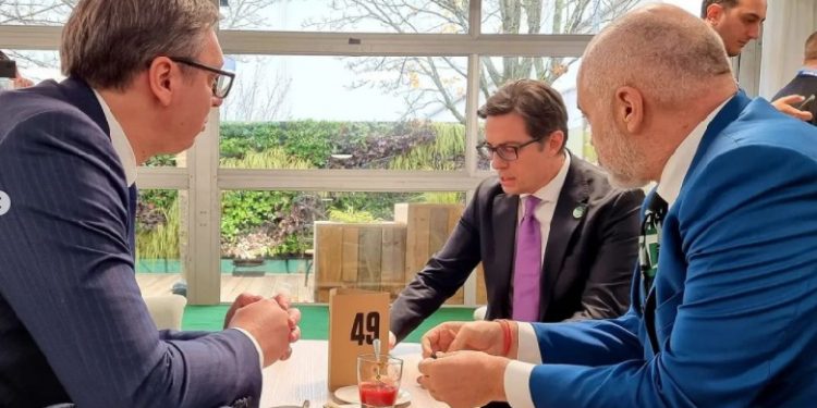 Sot mbahet samiti i ‘Open Balkan’ në Beograd: Zaev zëvendësohet nga zëvendëskryeministri Dimitrov Sot mbahet samiti i ‘Open Balkan’ në Beograd: Zaev zëvendësohet nga zëvendëskryeministri Dimitrov