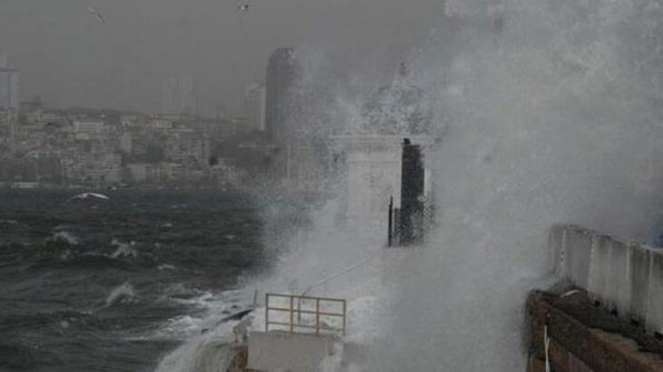 VIDEO/ Stambolli nën goditjet e natyrës! Stuhi shkatërrim dhe humbi jete VIDEO/ Stambolli nën goditjet e natyrës! Stuhi shkatërrim dhe humbi jete