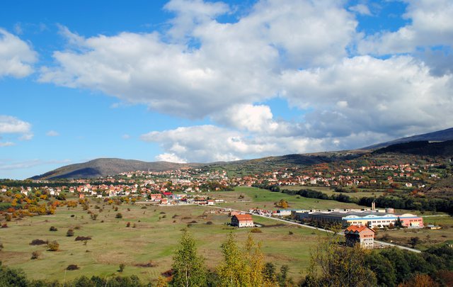 E pabesueshme! Ekziston në mes të botës shqiptare fshati ku grave nuk u lejohet të dalin jashtë