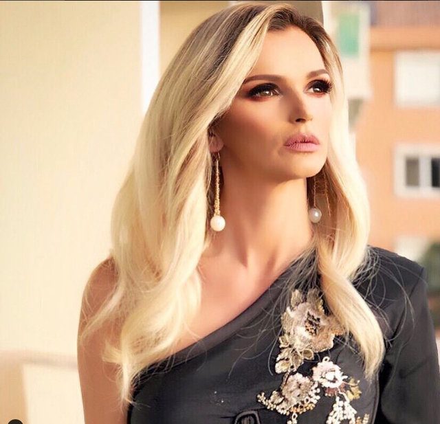 Përse o Zot?! Dhimbje, trishtim, lot! Këngëtarja e njohur shqiptare në zi, humb 4 familjarët e saj në aksidentin tragjik në Bullgari: S’e kam menduar kurrë që do ikni kështu! (Foto) Përse o Zot?! Dhimbje, trishtim, lot! Këngëtarja e njohur shqiptare në zi, humb 4 familjarët e saj në aksidentin tragjik në Bullgari: S’e kam menduar kurrë që do ikni kështu! (Foto)