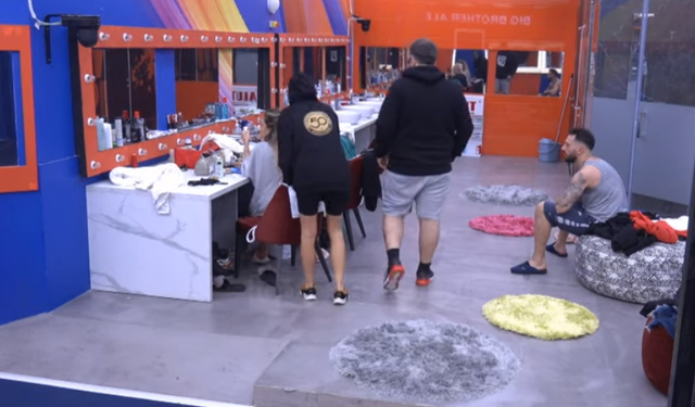 ”Je ushqim i shpirtit”! Valoni i drejohet Beniadës me disa fjalë të ëmbla ”Je ushqim i shpirtit”! Valoni i drejohet Beniadës me disa fjalë të ëmbla