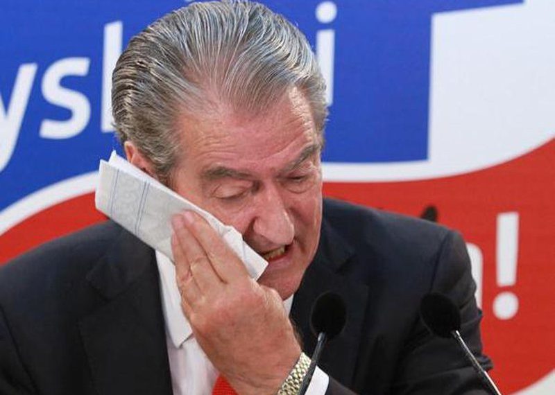 Si e sulmoi Berisha një “analist musliman” me dy gënjeshtra ashiqare Si e sulmoi Berisha një “analist musliman” me dy gënjeshtra ashiqare