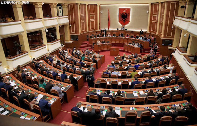 PD-PS hedhin sot hapin e parë drejt bashkëpunimit, nisin diskutimet për të ndryshuar Kushtetutën, mazhoranca këmbëngul te zgjatja e vetingut PD-PS hedhin sot hapin e parë drejt bashkëpunimit, nisin diskutimet për të ndryshuar Kushtetutën, mazhoranca këmbëngul te zgjatja e vetingut