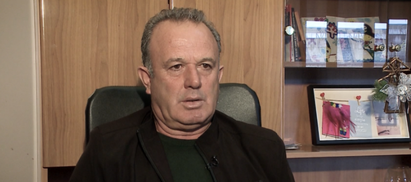 “A jeton ende”? Zhdukja e Enver Stafukës, thyen heshtjen vëllai i tij: Përse dyshoj te Durimi Bami dhe miqtë e tij “A jeton ende”? Zhdukja e Enver Stafukës, thyen heshtjen vëllai i tij: Përse dyshoj te Durimi Bami dhe miqtë e tij