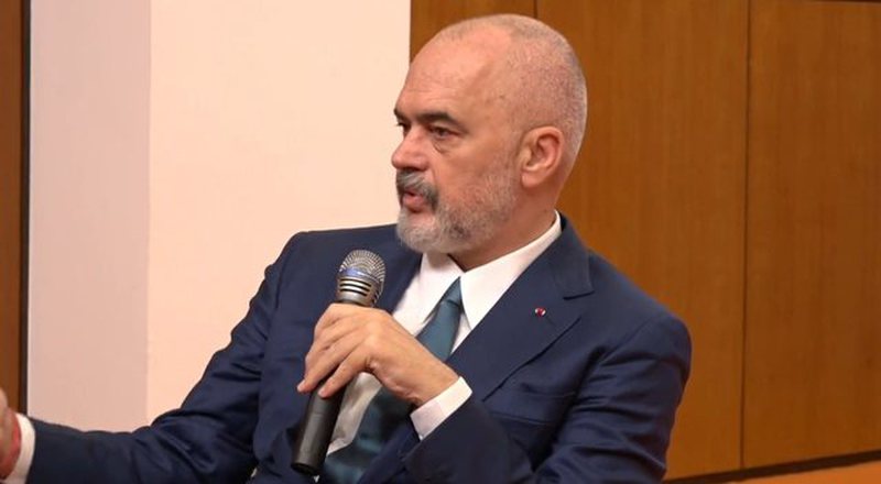 “Në luftë po, o kështu si them unë ndryshe s’ka, merr pushkën o ti ose ai”! Rama thumbon Albin Kurtin: Unë nuk kam degë PS në Kosovë! Jam gati të pranoj damkën “tradhëtar” nëse… “Në luftë po, o kështu si them unë ndryshe s’ka, merr pushkën o ti ose ai”! Rama thumbon Albin Kurtin: Unë nuk kam degë PS në Kosovë! Jam gati të pranoj damkën “tradhëtar” nëse…