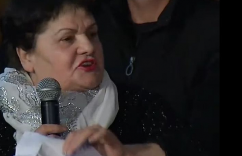 Demokratja kërkesë Berishës: Shkojmë t’i çajmë derën kryetarit Demokratja kërkesë Berishës: Shkojmë t’i çajmë derën kryetarit