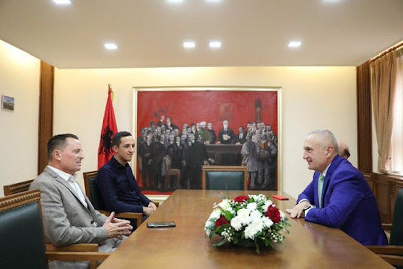 Zbulohet arsyeja e ardhjes: Presidenti e pret në takim për hallin e tij! Meta-Berisha varin shpresat tek lobuesi i tyre Richard Grenell për të qetësuar raportet me SHBA Zbulohet arsyeja e ardhjes: Presidenti e pret në takim për hallin e tij! Meta-Berisha varin shpresat tek lobuesi i tyre Richard Grenell për të qetësuar raportet me SHBA
