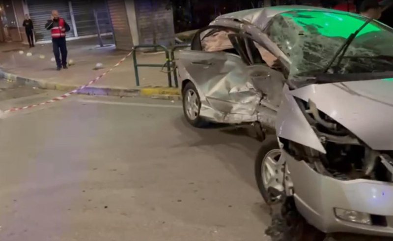 VIDEO/ Aksidenti tragjik te kryqëzimi i 21 Dhjetorit: 30-vjeçari përplasi për vdekje 2 persona, në makinën e tij gjendet një armë VIDEO/ Aksidenti tragjik te kryqëzimi i 21 Dhjetorit: 30-vjeçari përplasi për vdekje 2 persona, në makinën e tij gjendet një armë