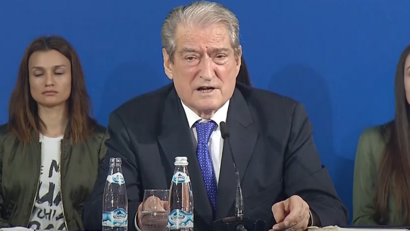 Çmendet plaku Berisha: Plan për ta marrë selinë e PD-së me dhunë! Do sulmojmë edhe selin e PS nëse Rama dhe policia na pengon! Çmendet plaku Berisha: Plan për ta marrë selinë e PD-së me dhunë! Do sulmojmë edhe selin e PS nëse Rama dhe policia na pengon!