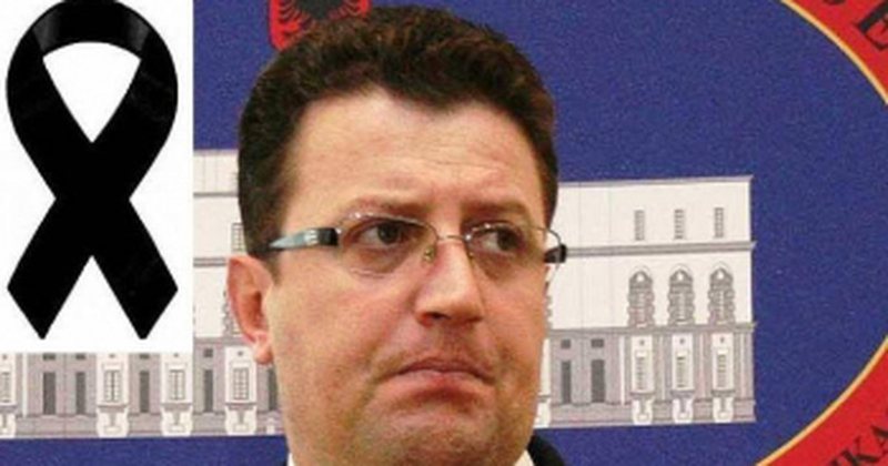 “Nga dhimbja që ndjej unë, është mall, sa mall, o Perëndi”! Ish-ministri i Financave publikon vargjet në kujtim të Sokol Olldashit dhe prek me fjalët: Dorën zgjata si gjithnjë, nën plisin që di veç unë…