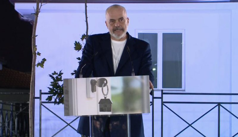 Rama dorëzon bllokun e parë të banesave në Vaqarr, ja sa familje do të përfitojnë nga rindërtimi