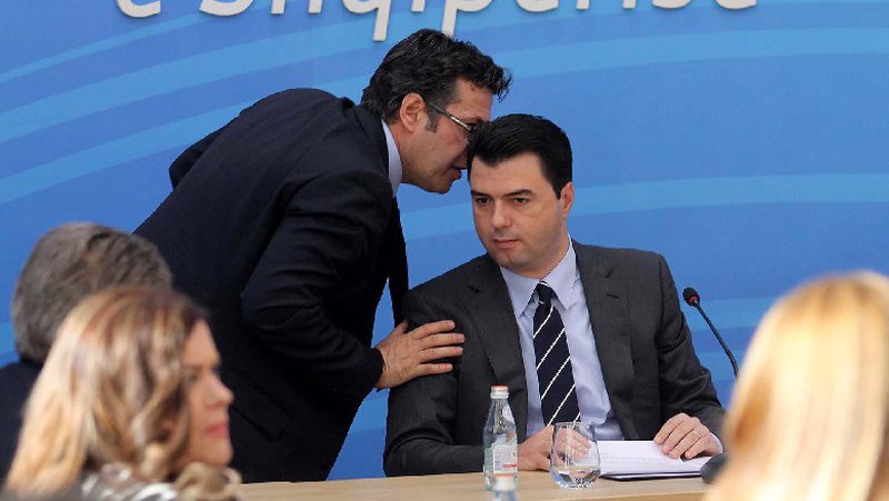 Edhe në opozitë kanë fituar, për t’i shtuar duan qeverinë! Ja pasuria e deputetëve të PD, Basha i vetmi “rrogtarë fukara” Edhe në opozitë kanë fituar, për t’i shtuar duan qeverinë! Ja pasuria e deputetëve të PD, Basha i vetmi “rrogtarë fukara”