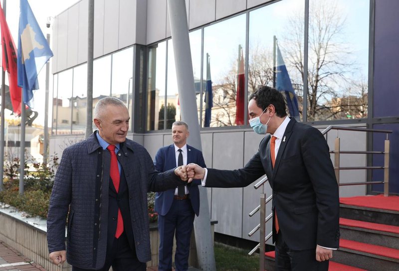 Meta i fryn zjarrit të nacionalizmit, sulmon Ballkanin e Hapur nga Kosova dhe sfidon Ramën me amerikanët, Kurti e Osmani i dalin në krah