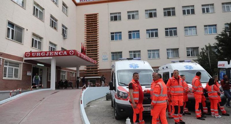 Zbardhen të tjera detaje dhe dëshmi për ngjarjen që tronditi Vlorën/ Nga njëri divorc te tjetri, jeta e vështirë dhe fjalët e fundit të nënës 34-vjeçare që u hodh me fëmijën 1-vjeç nga pallati