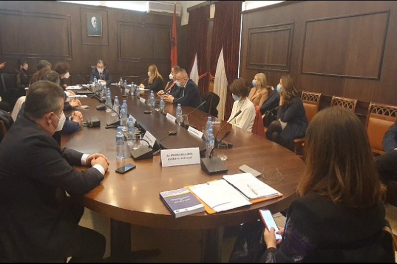 Plotësimi i Kushtetueses: Drejtësia akoma në dorë të maskarenjëve! Ja si “banda” e KED shtynë aplikimin për certifikata sigurie: “Mister” pse nuk është thirrur njëri prej kandidatëve Plotësimi i Kushtetueses: Drejtësia akoma në dorë të maskarenjëve! Ja si “banda” e KED shtynë aplikimin për certifikata sigurie: “Mister” pse nuk është thirrur njëri prej kandidatëve