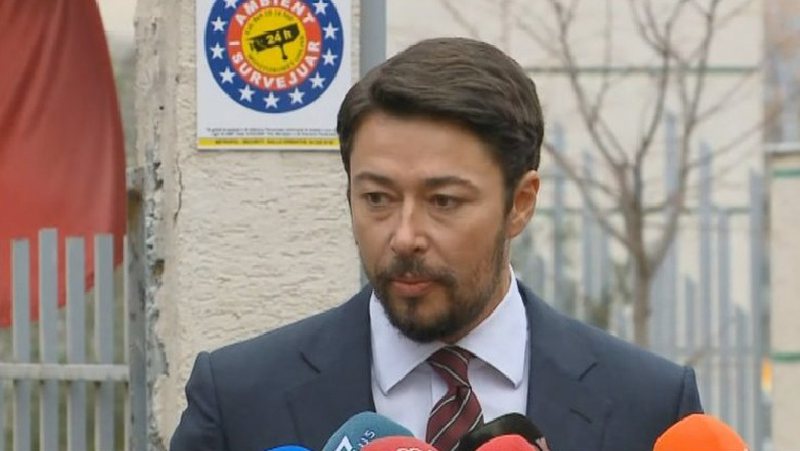 “Antiamerikan, llum dhe pijanecë”, Shkëlzen Berisha reagon pas deklaratës së Gazment Bardhit “Antiamerikan, llum dhe pijanecë”, Shkëlzen Berisha reagon pas deklaratës së Gazment Bardhit