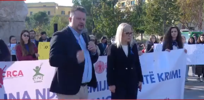 Vrasja e 8-vjeçarit që shokoi / Marshimit të qytetarëve në Tiranë i bashkohet edhe kryetarja e Kuvendit. Lindita Nikolla komenton peticionin për rikthimin e dënimit me vdekje