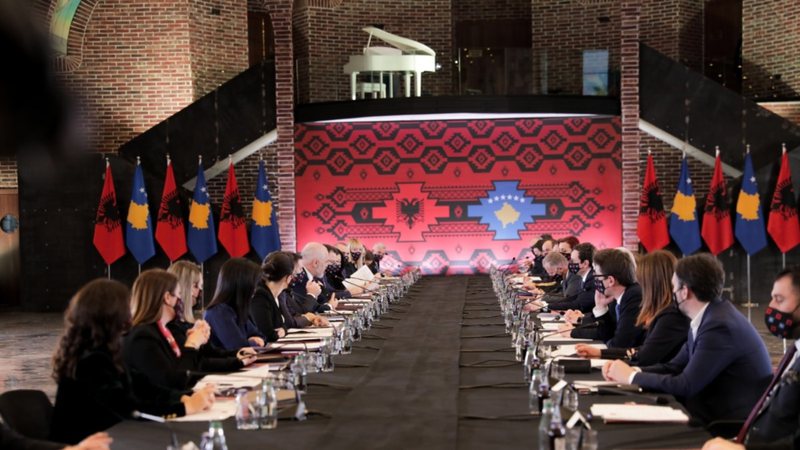 Zëri i Amerikës: Gati përgatitjet për hekurudhën mes Shqipërisë dhe Kosovës Zëri i Amerikës: Gati përgatitjet për hekurudhën mes Shqipërisë dhe Kosovës