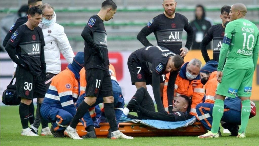 Lotët e Neymar pas dëmtimit të rëndë, por premton: Do të rikthehem më i fortë Lotët e Neymar pas dëmtimit të rëndë, por premton: Do të rikthehem më i fortë