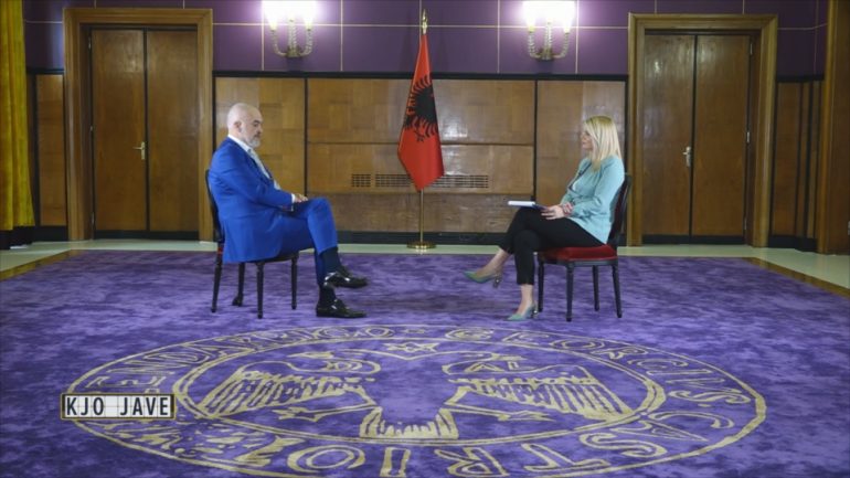 Satelitë në pikun e krizës? Rama sqaron “astronautët” e Fb: S’është kosto e pamundur, komentet absurde më bëjnë për të qeshur! Do jenë kryeinspektorë që nuk do kenë miq as shokë partie Satelitë në pikun e krizës? Rama sqaron “astronautët” e Fb: S’është kosto e pamundur, komentet absurde më bëjnë për të qeshur! Do jenë kryeinspektorë që nuk do kenë miq as shokë partie