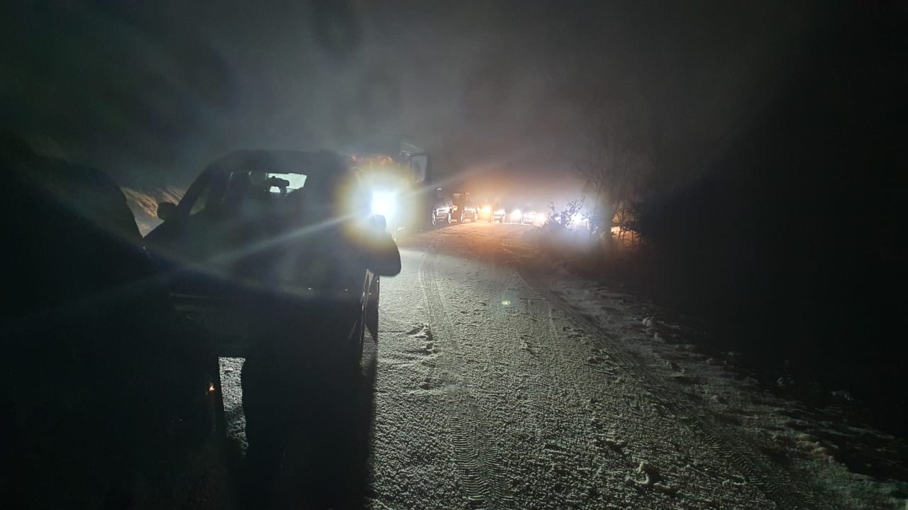 Probleme në “Rrugën e Arbrit”, mbi 100 automjete të bllokuara nga bora dhe ngrica, asnjë ndërhyrje Probleme në “Rrugën e Arbrit”, mbi 100 automjete të bllokuara nga bora dhe ngrica, asnjë ndërhyrje