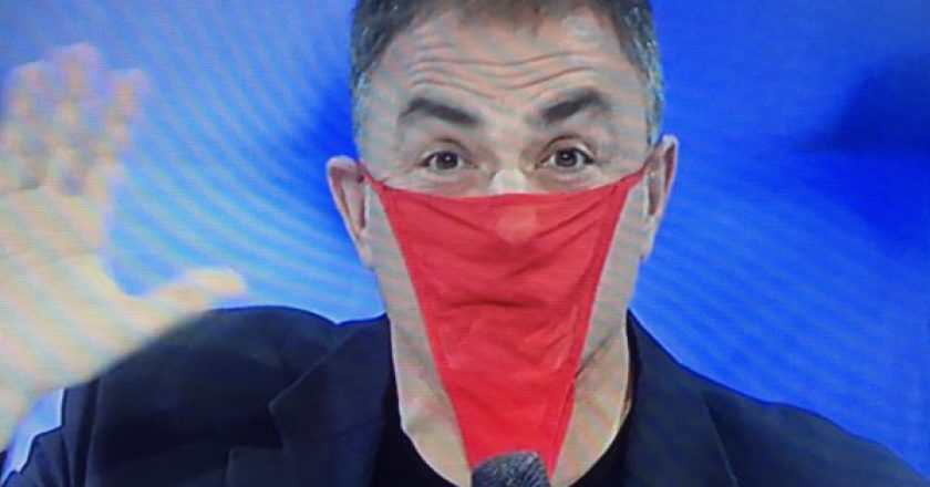 Kllouni antiamerikan Arian Çani fyen shqiptarët: Në Greqi dhe Itali gringove amerikanë u treguan vendin, jo si shqiptarët idiotë! Kllouni antiamerikan Arian Çani fyen shqiptarët: Në Greqi dhe Itali gringove amerikanë u treguan vendin, jo si shqiptarët idiotë!