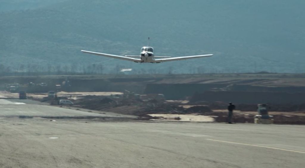 Gazetari e pyet: Pse janë ndërprerë fluturimet nga Aeroporti i Kukësit?! Rama: Po gënjen , ja e vërteta!