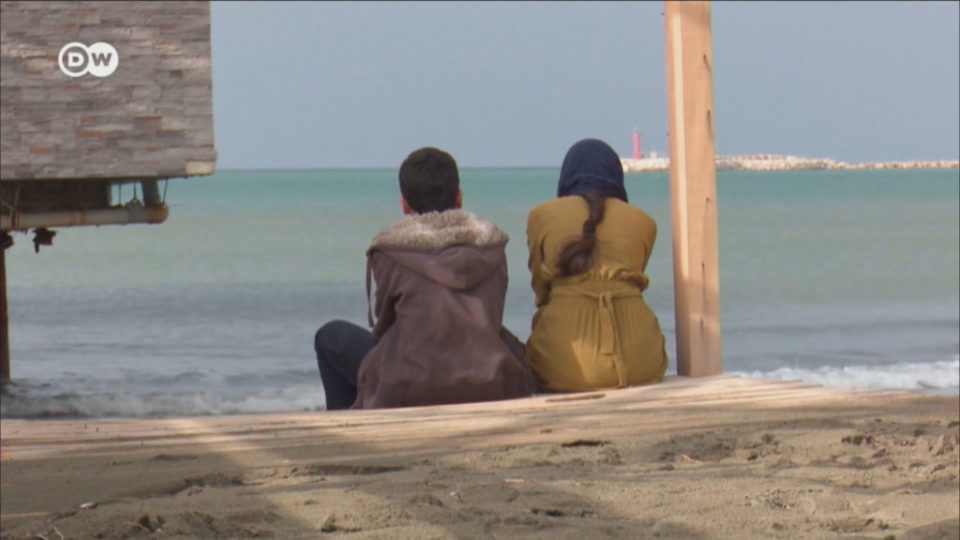 Në pritje të “ëndrrës amerikane”! Afganët e harruar në hotelet e bregdetit shqiptar Në pritje të “ëndrrës amerikane”! Afganët e harruar në hotelet e bregdetit shqiptar