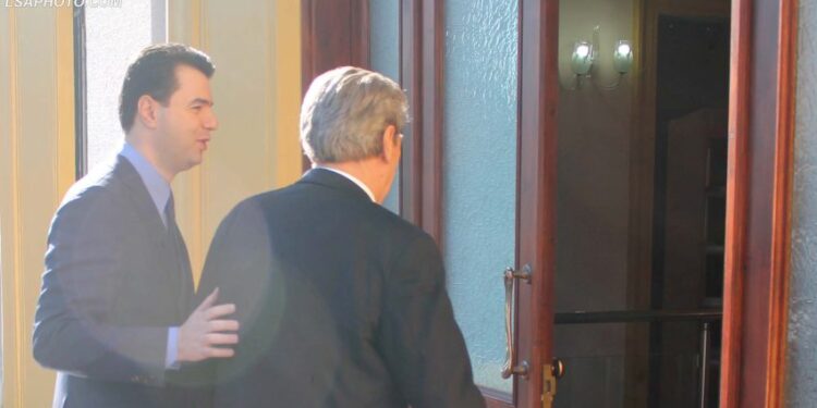 Ja si Lulzim Basha me “trimëri”nxori Berishën nga politika! Kush e sponsorizoi ish-kreun e PD në aksionin e tij?!